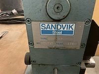 Sandvik steel werktafel met diverse metaalbewerkingsmachines (2x) - afbeelding 10 van  19