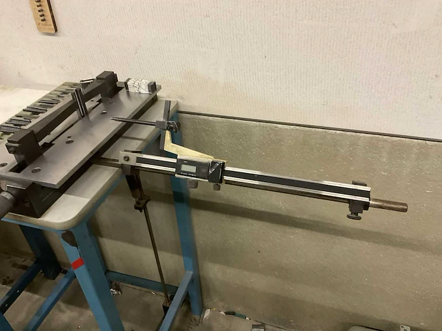 Sandvik steel werktafel met diverse metaalbewerkingsmachines (2x) - afbeelding 15 van  19