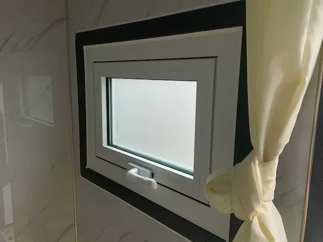 Sanitair- douche unit. - afbeelding 3 van  14