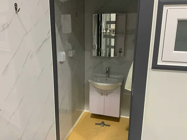 Sanitair- douche unit. - afbeelding 10 van  14