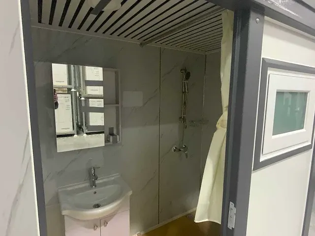 Sanitair- douche unit. - afbeelding 13 van  14
