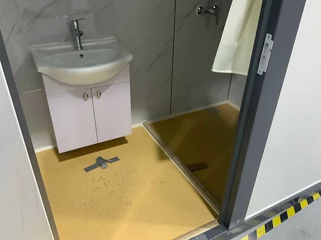 Sanitair- douche unit. - afbeelding 14 van  14