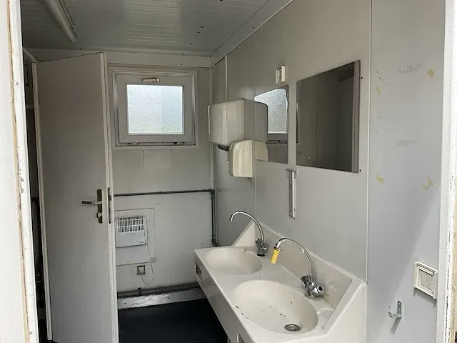 Sanitair container - afbeelding 11 van  13