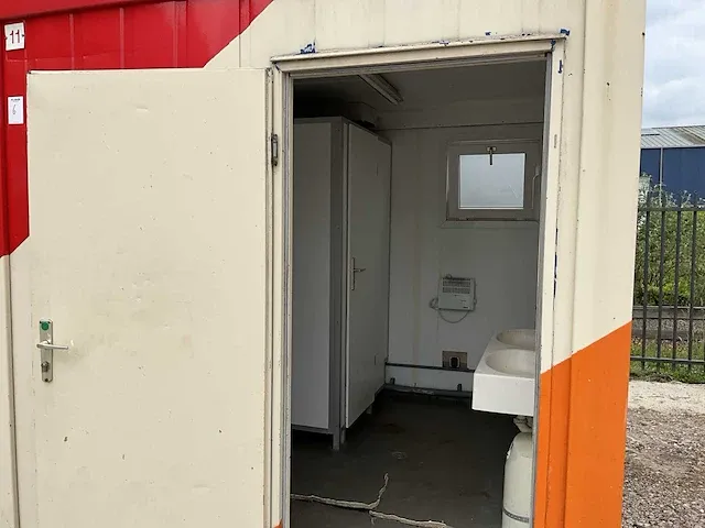 Sanitair container - afbeelding 13 van  16