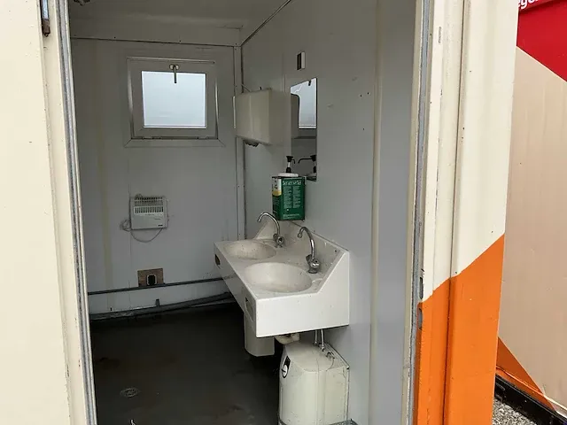 Sanitair container - afbeelding 14 van  16
