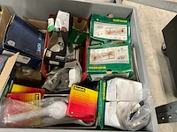 Sanitair, deurbeslag, bevestigingsmaterialen - afbeelding 2 van  4