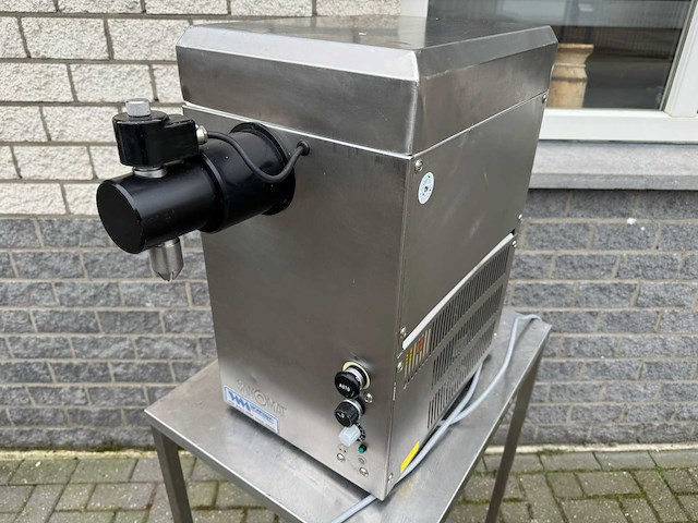 Sanomat - ijsmachine - afbeelding 1 van  5