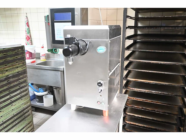 Sanomat euro plus s rvs slagroommachine - afbeelding 1 van  11