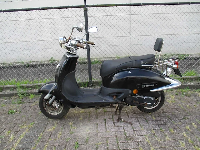 Santini - bromscooter - firenze retro - scooter - afbeelding 1 van  9