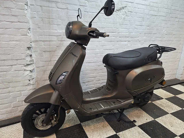 Santini capri 45 km bromscooter 4takt - afbeelding 2 van  7