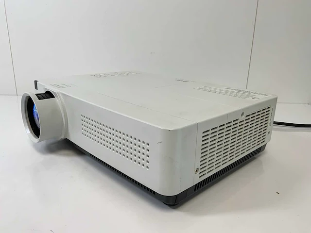 Sanyo (plc-xu301a) 3000 lumen xga projector (1668 hrs - lamp hours) - afbeelding 3 van  8