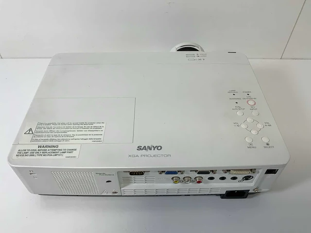 Sanyo (plc-xu301a) 3000 lumen xga projector (1668 hrs - lamp hours) - afbeelding 6 van  8