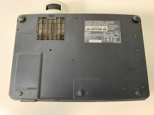 Sanyo (plc-xu301a) 3000 lumen xga projector (1668 hrs - lamp hours) - afbeelding 7 van  8