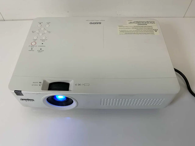 Sanyo (plc-xu350) xga conference room projector (840 hrs - lamp hours) - afbeelding 2 van  8
