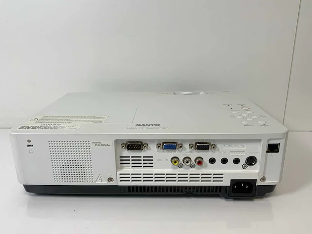 Sanyo (plc-xu350) xga conference room projector (840 hrs - lamp hours) - afbeelding 5 van  8