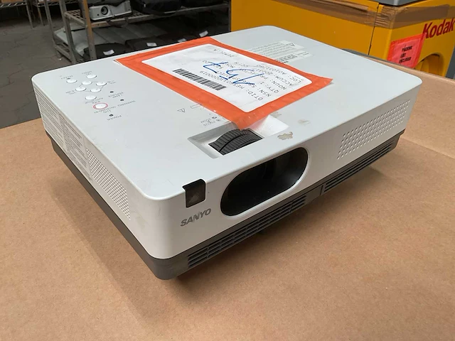 Sanyo plc-xw200 projector - afbeelding 2 van  5