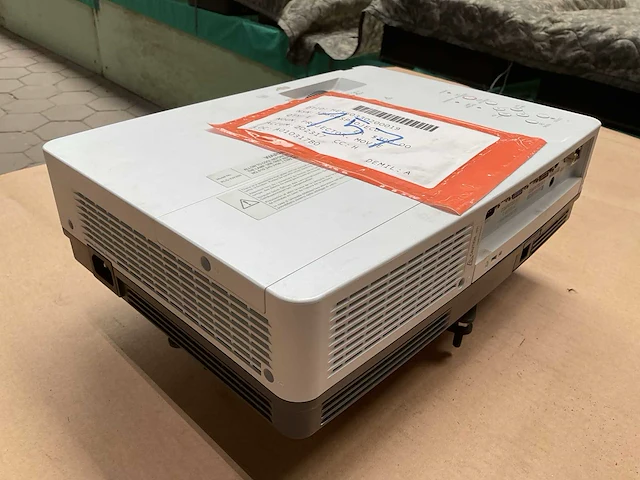 Sanyo plc-xw200 projector - afbeelding 3 van  5
