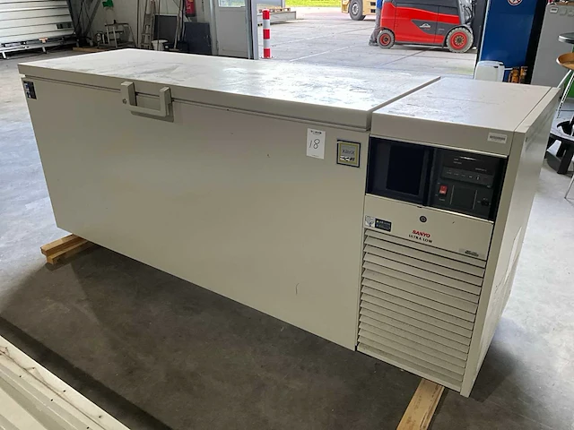 Sanyo ultra low mdf-794 laboratorium vriezer - afbeelding 1 van  14