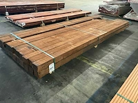 Sapeli mahonie balken 80x80 mm (23x) - afbeelding 1 van  5