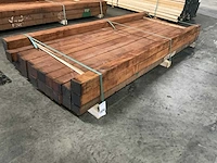 Sapeli mahonie balken 80x80 mm (24x) - afbeelding 1 van  5