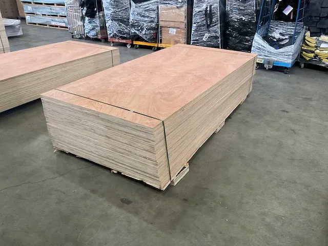 Sapelli wbp 18 mm multiplex - afbeelding 4 van  6
