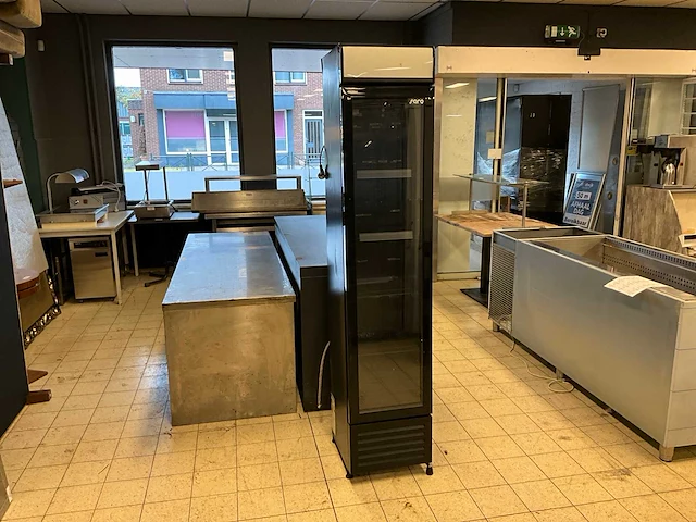 Saro dk 134 smalle glasdeurkoelkast - afbeelding 1 van  8