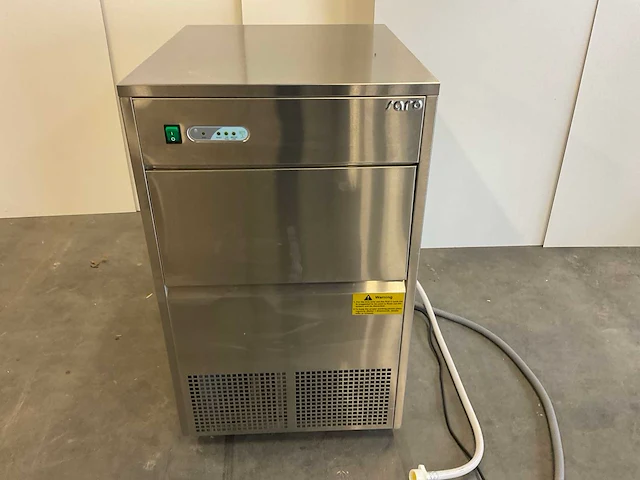 Saro eb40 ijsblokjesmachine - afbeelding 1 van  4