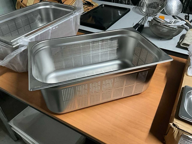 Saro geperforeerde 1/1 gn bakken (3x) - afbeelding 3 van  5