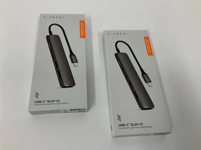 Satechi hub usb c 6 in 1 slim classic, multiport adapter met 4k hdmi, 60w pd opladen, 2 usb-a poorten, microsd/sd kaartlezers, spacegrijs (2x) - afbeelding 1 van  2