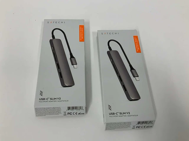 Satechi hub usb c 6 in 1 slim classic, multiport adapter met 4k hdmi, 60w pd opladen, 2 usb-a poorten, microsd/sd kaartlezers spacegrijs (2x) - afbeelding 1 van  2
