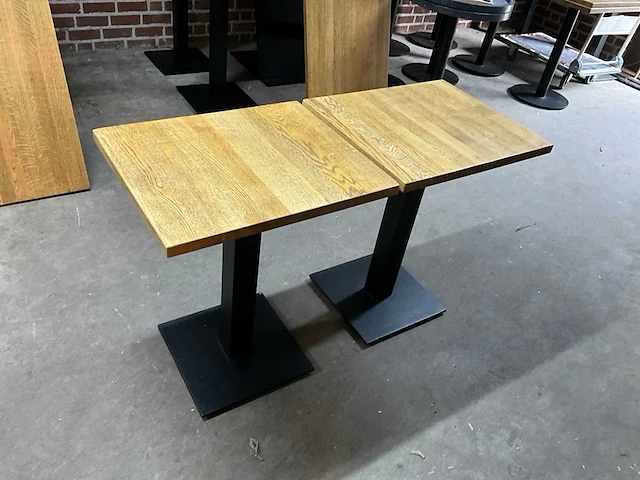 Satelliet eikenhouten restauranttafel (2x) - afbeelding 1 van  9