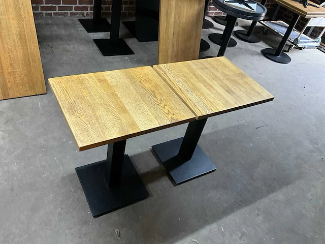 Satelliet eikenhouten restauranttafel (2x) - afbeelding 2 van  9