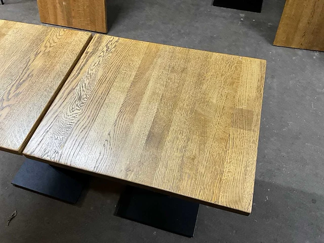 Satelliet eikenhouten restauranttafel (2x) - afbeelding 5 van  9