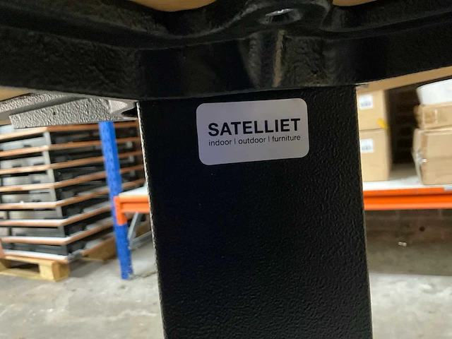 Satelliet eikenhouten restauranttafel (2x) - afbeelding 8 van  9