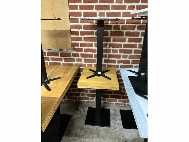 Satelliet eikenhouten restauranttafel (2x) - afbeelding 9 van  9