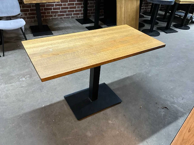 Satelliet eikenhouten restauranttafel (3x) - afbeelding 1 van  7