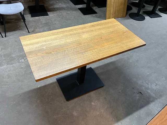 Satelliet eikenhouten restauranttafel (3x) - afbeelding 2 van  7
