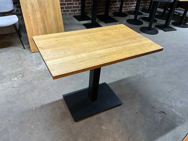 Satelliet eikenhouten restauranttafel (4x) - afbeelding 1 van  7