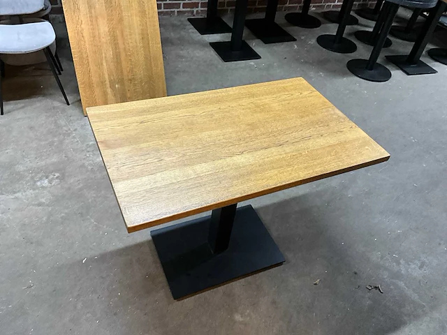 Satelliet eikenhouten restauranttafel (4x) - afbeelding 2 van  7