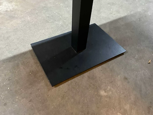 Satelliet eikenhouten restauranttafel (4x) - afbeelding 3 van  7