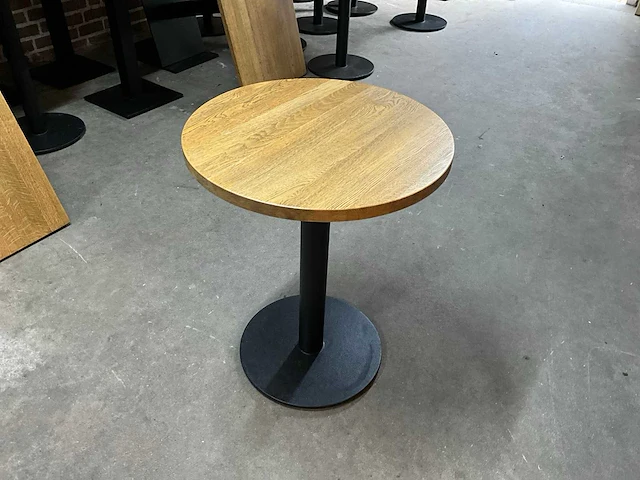Satelliet eikenhouten restauranttafel (4x) - afbeelding 1 van  7