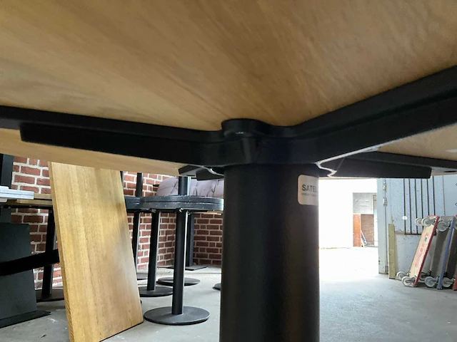 Satelliet eikenhouten restauranttafel (4x) - afbeelding 5 van  7
