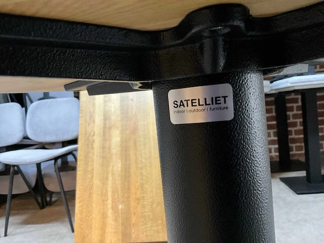 Satelliet eikenhouten restauranttafel (4x) - afbeelding 6 van  7