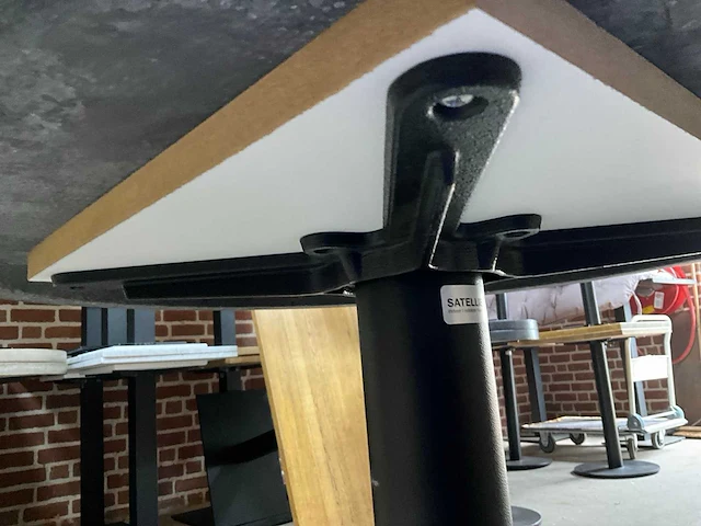 Satelliet hardstenen restauranttafel (9x) - afbeelding 5 van  9