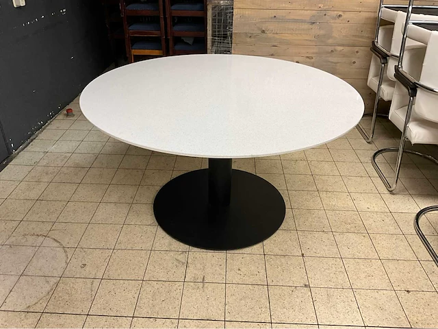 Satelliet hardstenen restauranttafel - afbeelding 1 van  7