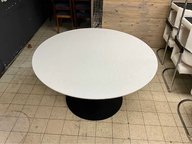 Satelliet hardstenen restauranttafel - afbeelding 2 van  7
