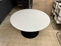 Satelliet hardstenen restauranttafel - afbeelding 2 van  7