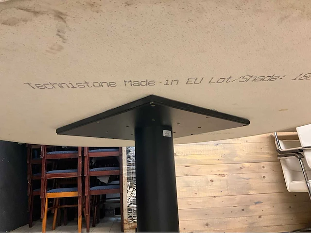Satelliet hardstenen restauranttafel - afbeelding 4 van  7