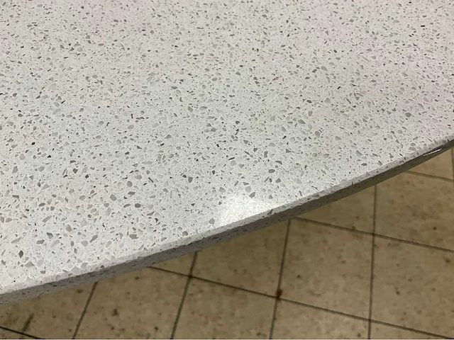 Satelliet hardstenen restauranttafel - afbeelding 6 van  7