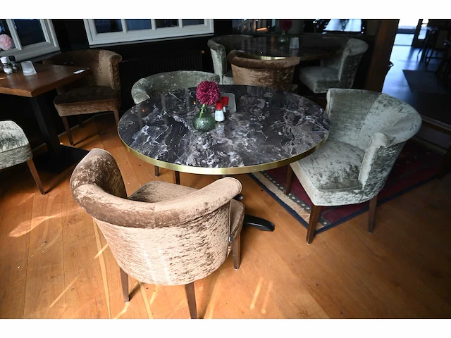 Satelliet restauranttafel met 3 stoelen - afbeelding 2 van  7